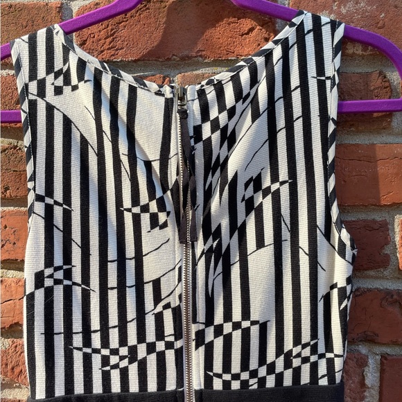 9 H1S Black & White Sleeveless Dress     Size 2 - Picture 7 of 13